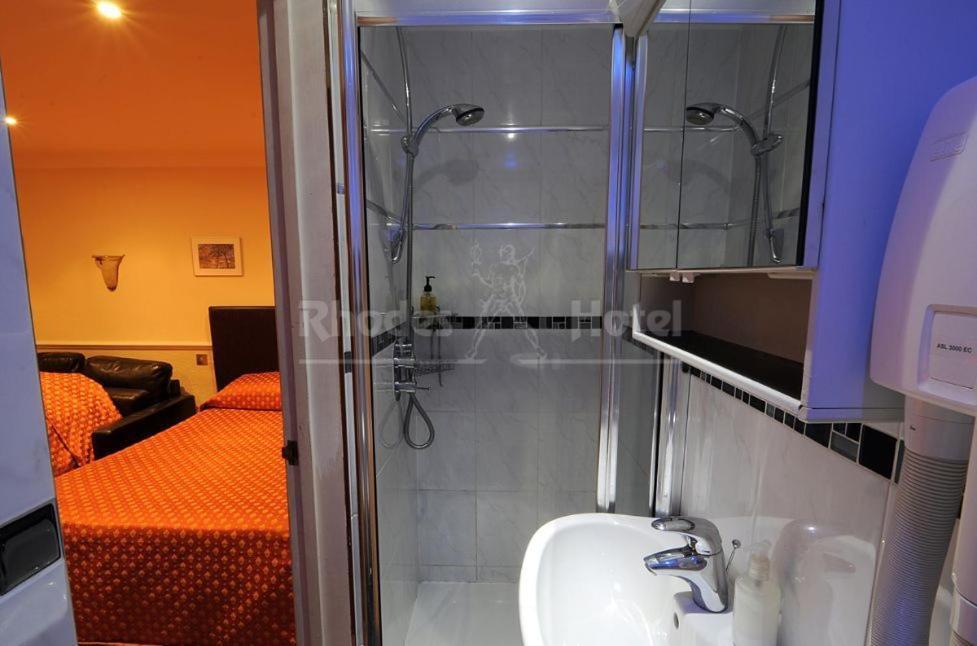 Rhodes Hotel Лондон Экстерьер фото