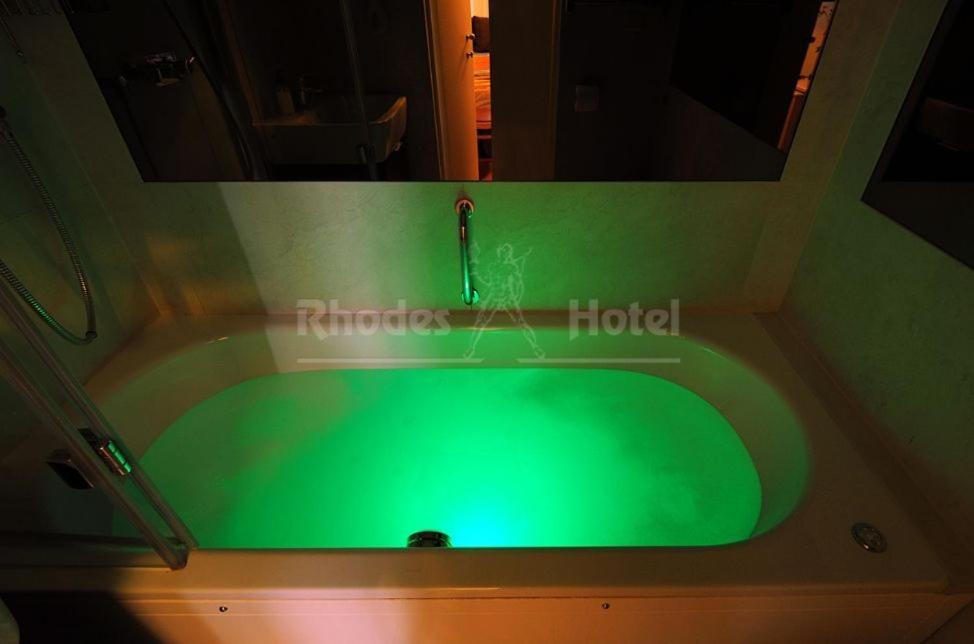 Rhodes Hotel Лондон Экстерьер фото