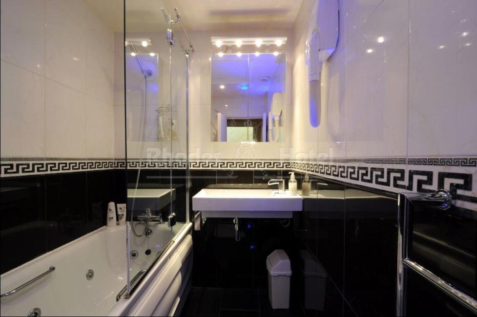 Rhodes Hotel Лондон Экстерьер фото
