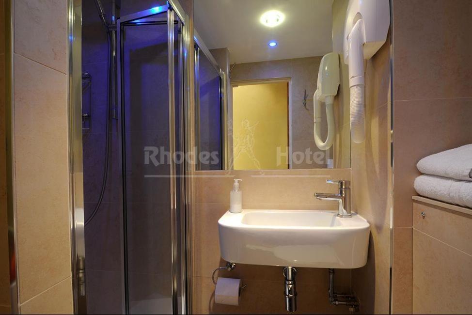 Rhodes Hotel Лондон Экстерьер фото