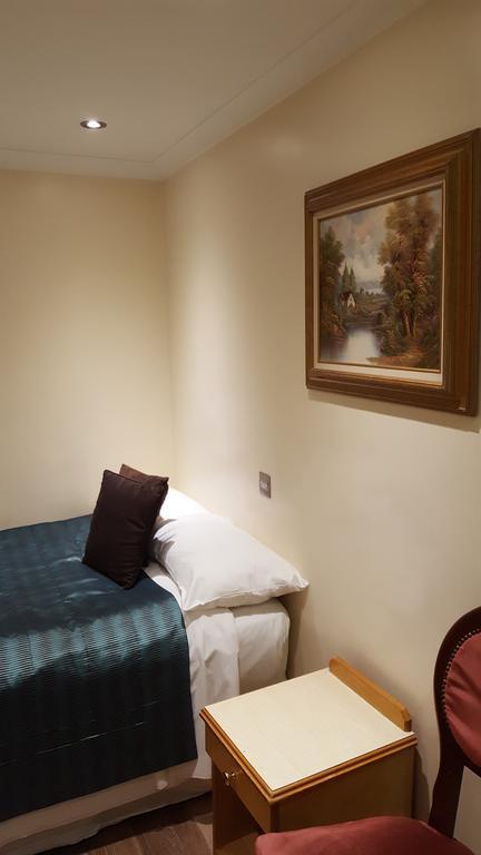 Rhodes Hotel Лондон Экстерьер фото